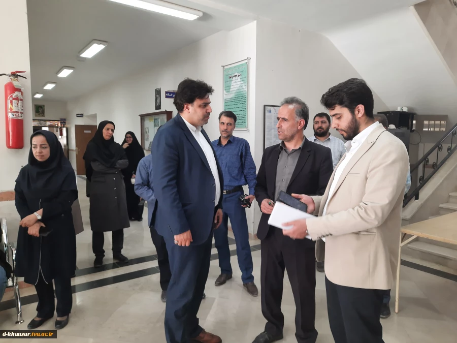 نشست صمیمی دکتر خسرویان با اساتید، کارکنان و دانشجویان آموزشکده فنی و حرفه‌ای خوانسار 7