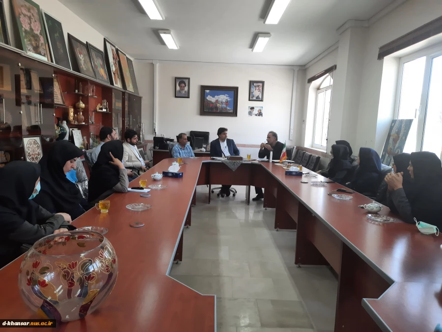 نشست صمیمی دکتر خسرویان با اساتید، کارکنان و دانشجویان آموزشکده فنی و حرفه‌ای خوانسار 8