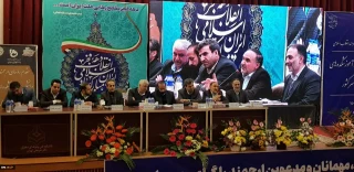 عصر نخستین روز از اجلاس رؤسای دانشکده‌ها و آموزشکده‌های فنی و حرفه‌ای سراسر کشور برگزار شد:
پنل‌ تخصصی حوزه ریاست، با حضور مدیران کل ادارات و زیرمجموعه‌های آن حوزه


به گزارش اداره‌کل روابط عمومی دانشگاه، در بخش عصرگاهی اجلاس رؤسای دانشکده‌ها و آموزشکده‌های فنی و حرفه‌ای سراسر کشور پنل تخصصی حوزه ریاست، با حضور آقای حاجی‌نژاد، مدیرکل حوزه ریاست، روابط عمومی و امور استان‌ها، آقای حسن طورانی رئیس هیات رسیدگی به تخلفات کارکنان, آقای ضرغامی، مدیر