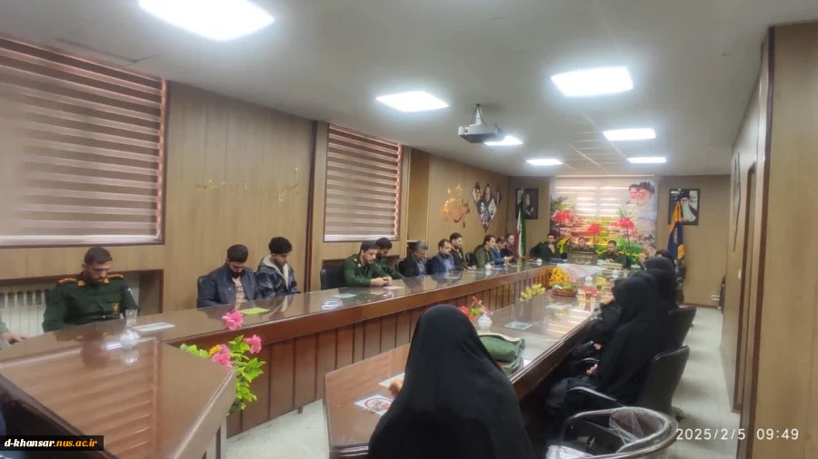 دیدار جمعی از دانشگاهیان شهرستان خوانسار با فرمانده سپاه ناحیه مقاومت به مناسبت ولادت امام حسین (ع) 2