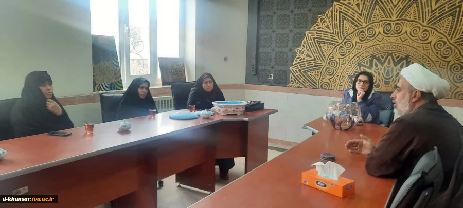 بازدید ریاست دانشگاه ملی مهارت استان اصفهان و  نماینده نهاد رهبری از آموزشکده دختران خوانسار 10